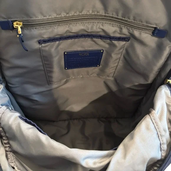 Tumi Voyageur Calais Navy Backpack (missing ID Tag) - Picture 14 of 15